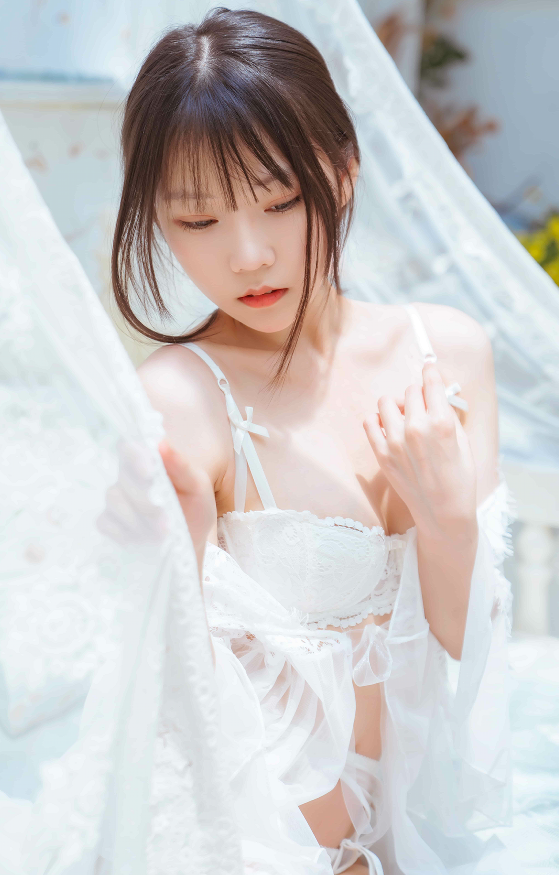 微密圈香草喵露露私房写真  - NO.001 玻璃房少女 [76P-1.1GB](先转存再下载以免资源丢失）